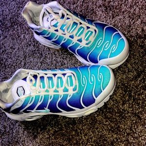 To small multicolor air max